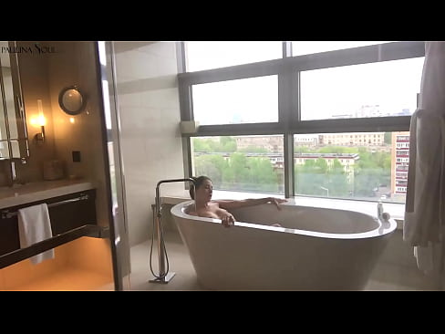 ❤️ عزیزم فوق العاده با شور و شوق بیدمشک خود را در حمام تکان می دهد پورنو در fa.sexafinkarasskaz.ru