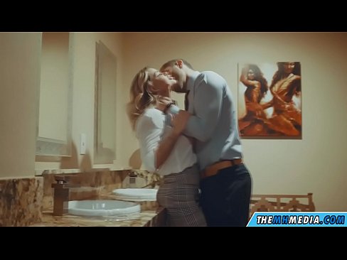 ❤️ وقتی یک بلوند بی تنه شما را در یک دستشویی عمومی اغوا می کند پورنو در fa.sexafinkarasskaz.ru